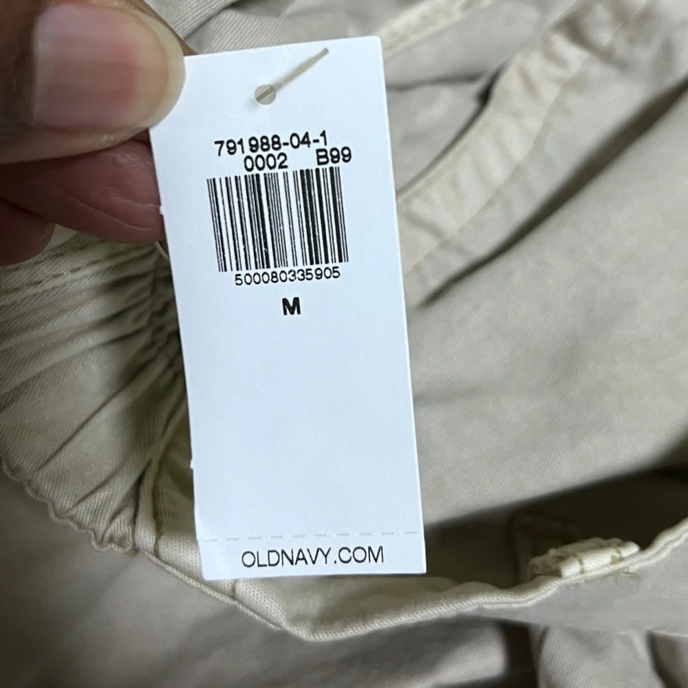 Old Navy Lightweight Khaki Shorts Medium - Picture 10 of 14